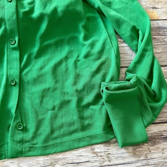 🐢NWT GRASSY GREEN SHIRT WITH INNER BRALETTE - Picture 6 of 9